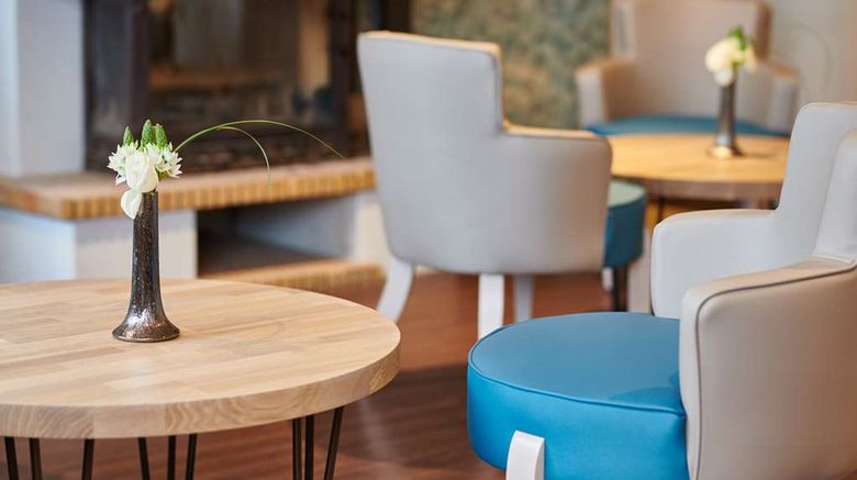 <b>Biarritz Hotel Lobby</b>. Images powered by <a href="https://iceportal.shijigroup.com/" title="IcePortal" target="_blank">IcePortal</a>.