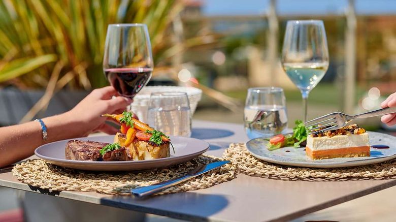 <b>Biarritz Hotel Restaurant</b>. Images powered by <a href="https://iceportal.shijigroup.com/" title="IcePortal" target="_blank">IcePortal</a>.