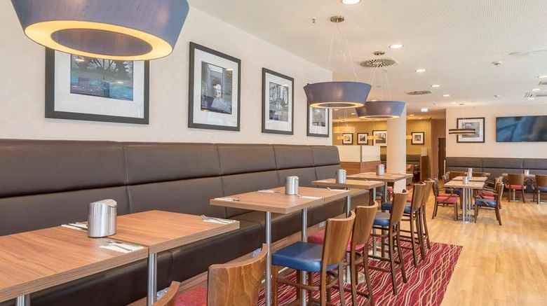 <b>Hampton by Hilton Hamburg City Centre Restaurant</b>. Images powered by <a href="https://iceportal.shijigroup.com/" title="IcePortal" target="_blank">IcePortal</a>.