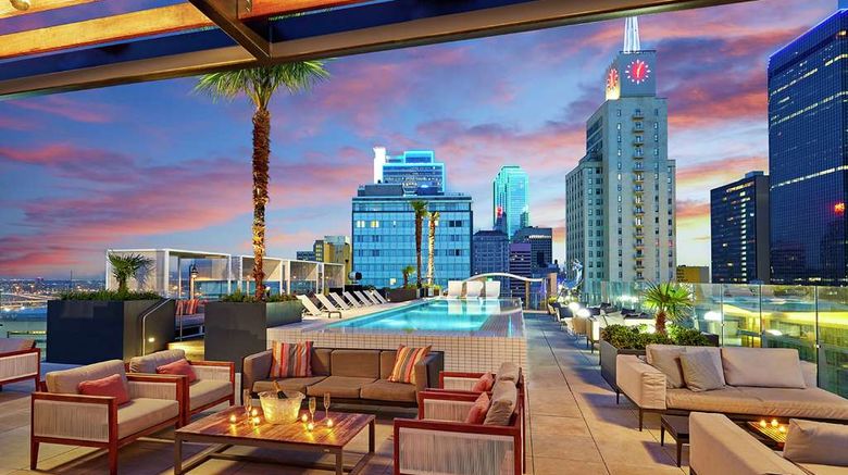 <b>The Statler Dallas, Curio Collection Pool</b>. Images powered by <a href="https://iceportal.shijigroup.com/" title="IcePortal" target="_blank">IcePortal</a>.