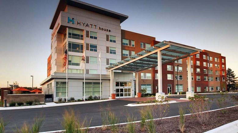 Hyatt House Oak Brook Exterior. Images powered by <a href="https://iceportal.shijigroup.com" target="_blank" rel="noopener">Ice Portal</a>.