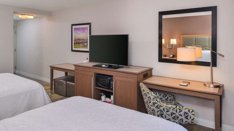 <b>Hampton Inn & Suites Altoona/Des Moines Room</b>. Images powered by <a href="https://iceportal.shijigroup.com/" title="IcePortal" target="_blank">IcePortal</a>.