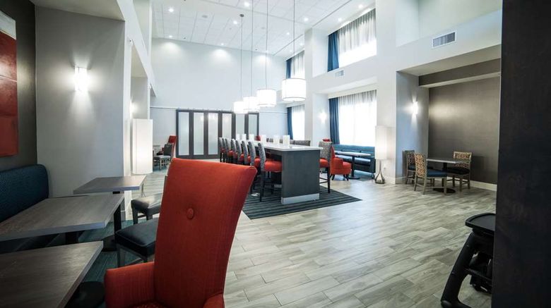 <b>Hampton Inn/Suites Tempe/Phoenix Airport Lobby</b>. Images powered by <a href="https://iceportal.shijigroup.com/" title="IcePortal" target="_blank">IcePortal</a>.