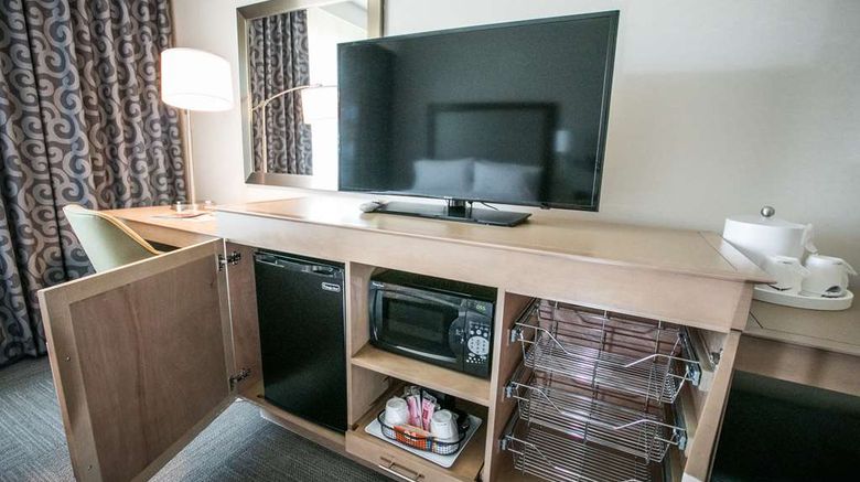 <b>Hampton Inn/Suites Tempe/Phoenix Airport Room</b>. Images powered by <a href="https://iceportal.shijigroup.com/" title="IcePortal" target="_blank">IcePortal</a>.