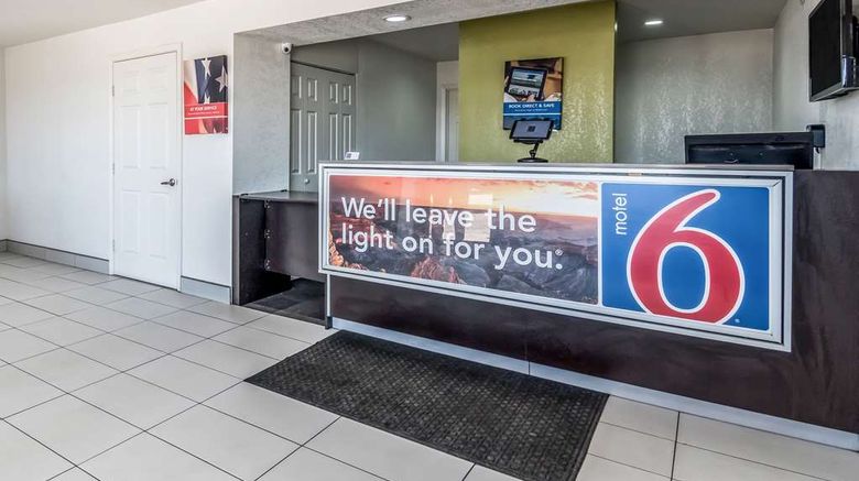 <b>Motel 6 Fort Worth North Lobby</b>. Images powered by <a href="https://iceportal.shijigroup.com/" title="IcePortal" target="_blank">IcePortal</a>.