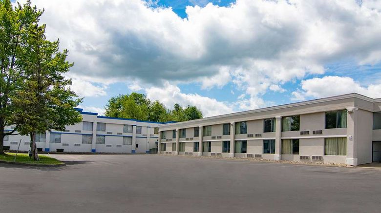 <b>Motel 6 Clarion Exterior</b>. Images powered by <a href="https://iceportal.shijigroup.com/" title="IcePortal" target="_blank">IcePortal</a>.