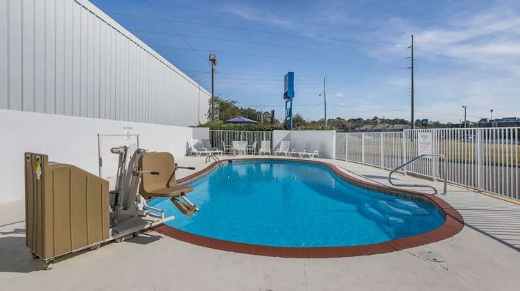 Motel 6 Dothan Pool