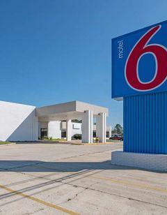 Motel 6 Hamilton