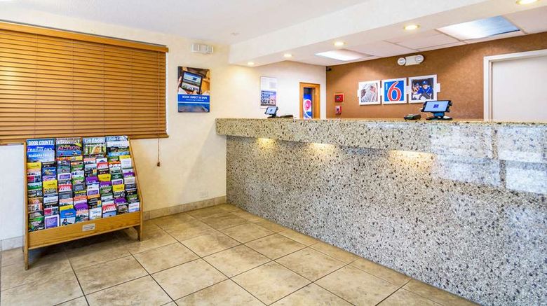 <b>Motel 6 Alsip Lobby</b>. Images powered by <a href="https://iceportal.shijigroup.com/" title="IcePortal" target="_blank">IcePortal</a>.