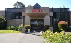 Dingley International Hotel