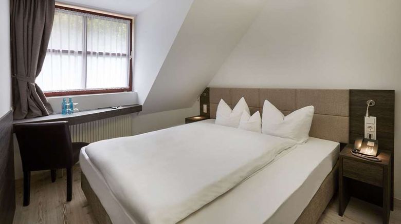 <b>H Plus Hotel Nuernberg Room</b>. Images powered by <a href="https://iceportal.shijigroup.com/" title="IcePortal" target="_blank">IcePortal</a>.