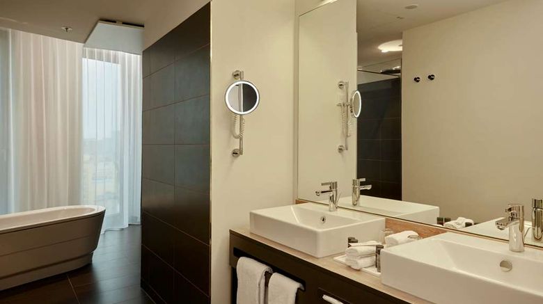 <b>Hyperion Hotel Hamburg Room</b>. Images powered by <a href="https://iceportal.shijigroup.com/" title="IcePortal" target="_blank">IcePortal</a>.