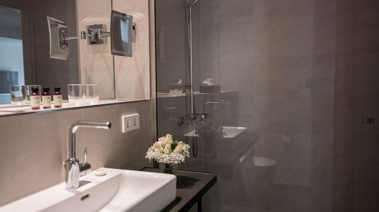 <b>Suytes Business Studios Room</b>. Images powered by <a href="https://iceportal.shijigroup.com/" title="IcePortal" target="_blank">IcePortal</a>.
