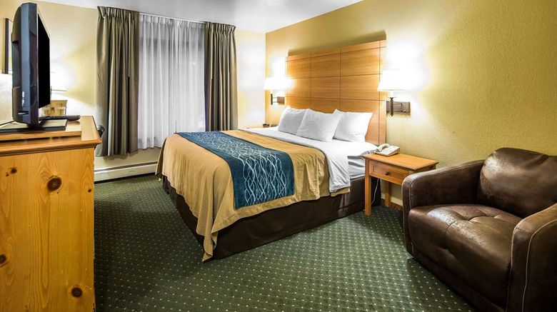 <b>Quality Inn Room</b>. Images powered by <a href="https://iceportal.shijigroup.com/" title="IcePortal" target="_blank">IcePortal</a>.