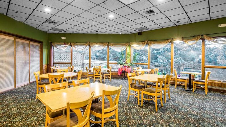 <b>Quality Inn Restaurant</b>. Images powered by <a href="https://iceportal.shijigroup.com/" title="IcePortal" target="_blank">IcePortal</a>.