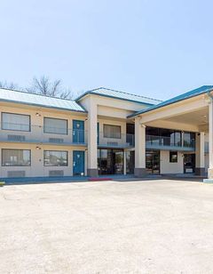 Econo Lodge Inn & Suites