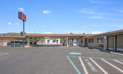 Econo Lodge Inn & Suites