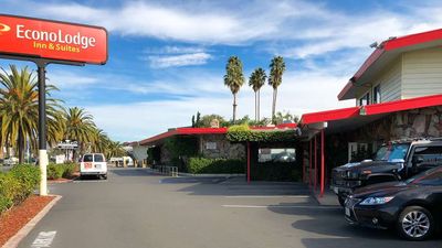Econo Lodge Inn & Suites Oakland Airport