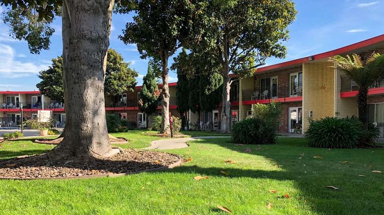 <b>Econo Lodge Inn & Suites Oakland Airport Pool</b>. Images powered by <a href="https://iceportal.shijigroup.com/" title="IcePortal" target="_blank">IcePortal</a>.