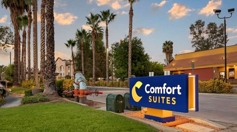 <b>Comfort Suites Redlands Exterior</b>. Images powered by <a href="https://iceportal.shijigroup.com/" title="IcePortal" target="_blank">IcePortal</a>.