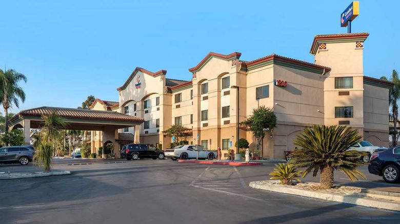 <b>Comfort Suites Redlands Exterior</b>. Images powered by <a href="https://iceportal.shijigroup.com/" title="IcePortal" target="_blank">IcePortal</a>.