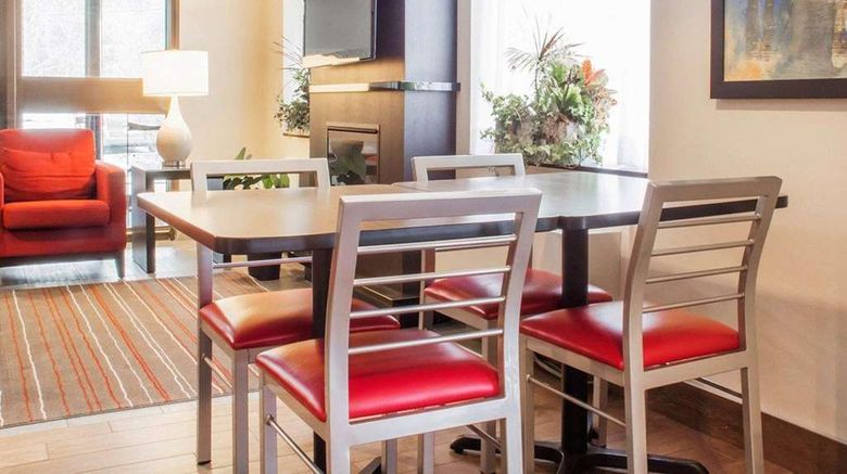 <b>Comfort Inn Parry Sound Restaurant</b>. Images powered by <a href="https://iceportal.shijigroup.com/" title="IcePortal" target="_blank">IcePortal</a>.