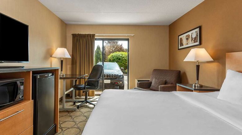 <b>Comfort Inn Parry Sound Room</b>. Images powered by <a href="https://iceportal.shijigroup.com/" title="IcePortal" target="_blank">IcePortal</a>.
