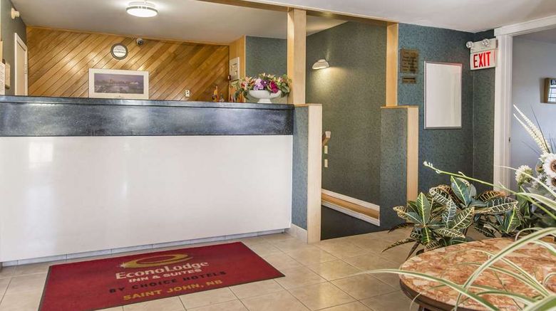 <b>Econo Lodge & Suites Lobby</b>. Images powered by <a href="https://iceportal.shijigroup.com/" title="IcePortal" target="_blank">IcePortal</a>.