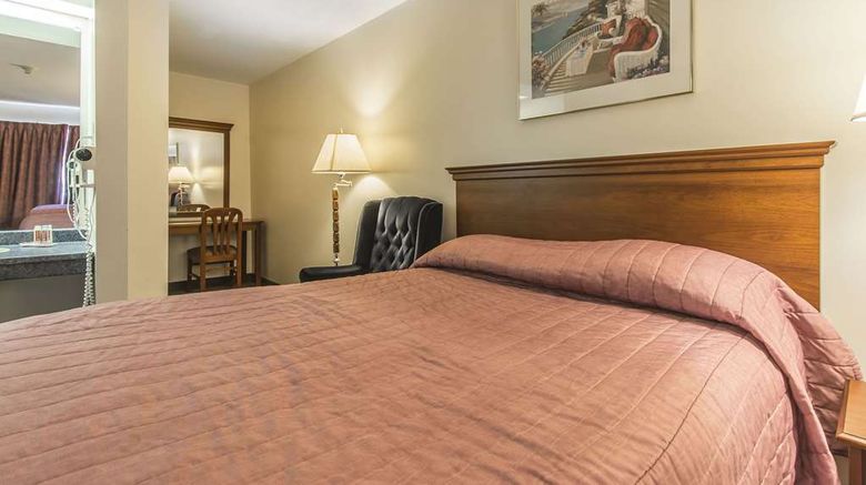 <b>Econo Lodge & Suites Room</b>. Images powered by <a href="https://iceportal.shijigroup.com/" title="IcePortal" target="_blank">IcePortal</a>.