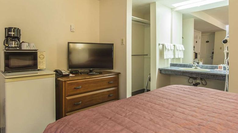 <b>Econo Lodge & Suites Room</b>. Images powered by <a href="https://iceportal.shijigroup.com/" title="IcePortal" target="_blank">IcePortal</a>.