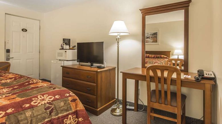 <b>Econo Lodge & Suites Room</b>. Images powered by <a href="https://iceportal.shijigroup.com/" title="IcePortal" target="_blank">IcePortal</a>.