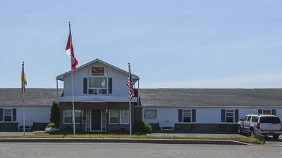 Econo Lodge & Suites