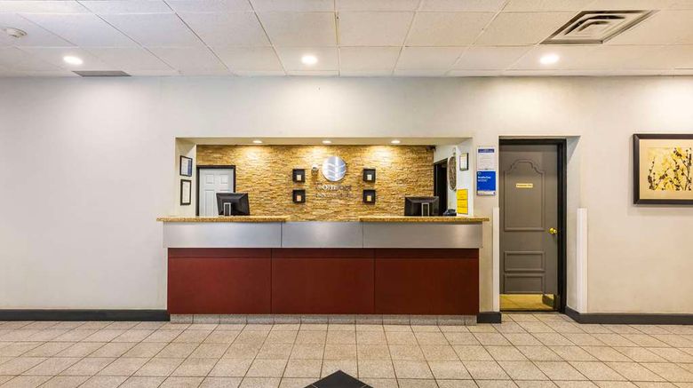 <b>Comfort Inns & Suites Lobby</b>. Images powered by <a href="https://iceportal.shijigroup.com/" title="IcePortal" target="_blank">IcePortal</a>.