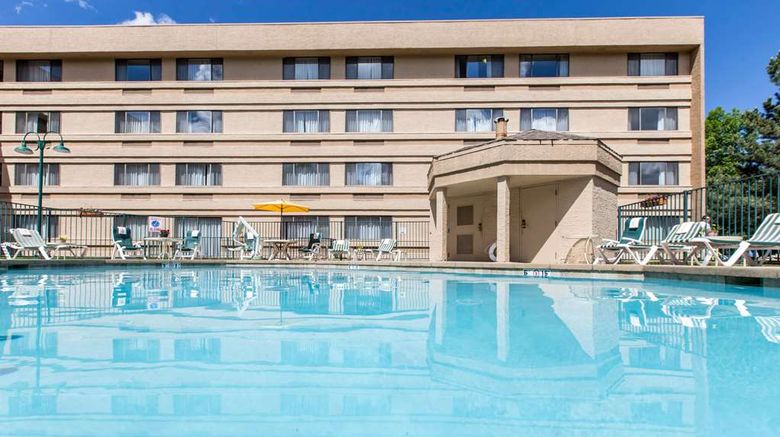 <b>Comfort Inn Pool</b>. Images powered by <a href="https://iceportal.shijigroup.com/" title="IcePortal" target="_blank">IcePortal</a>.