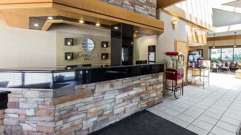 <b>Comfort Inn Lobby</b>. Images powered by <a href="https://iceportal.shijigroup.com/" title="IcePortal" target="_blank">IcePortal</a>.