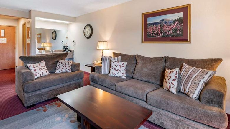 <b>Quality Inn Suite</b>. Images powered by <a href="https://iceportal.shijigroup.com/" title="IcePortal" target="_blank">IcePortal</a>.