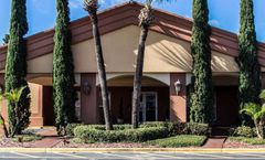 Econo Lodge Inn & Suites Orlando Hotel