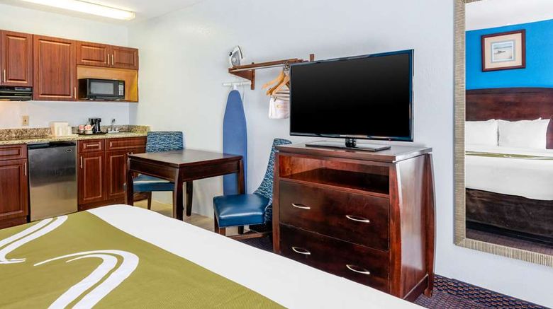 <b>Quality Inn Sarasota North Near Lido Key Suite</b>. Images powered by <a href="https://iceportal.shijigroup.com/" title="IcePortal" target="_blank">IcePortal</a>.