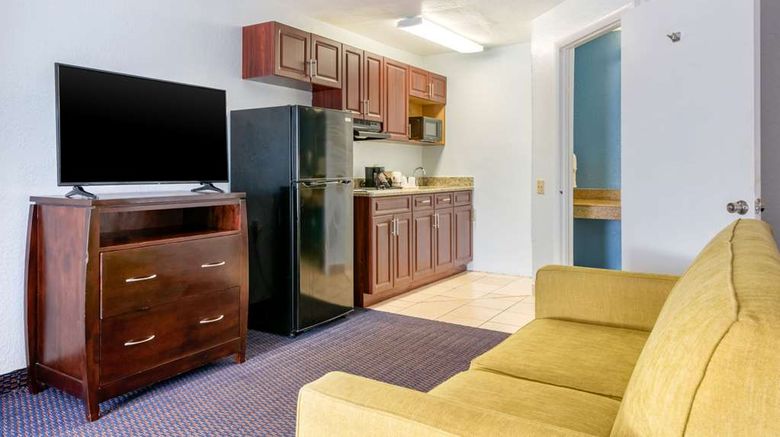 <b>Quality Inn Sarasota North Near Lido Key Suite</b>. Images powered by <a href="https://iceportal.shijigroup.com/" title="IcePortal" target="_blank">IcePortal</a>.