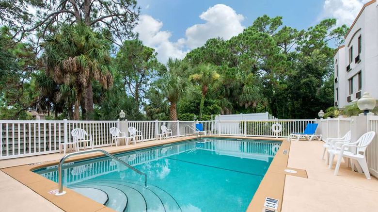 <b>Sleep Inn Pool</b>. Images powered by <a href="https://iceportal.shijigroup.com/" title="IcePortal" target="_blank">IcePortal</a>.