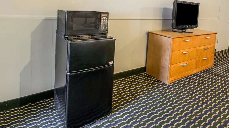 <b>Rodeway Inn & Suites Winter Haven Room</b>. Images powered by <a href="https://iceportal.shijigroup.com/" title="IcePortal" target="_blank">IcePortal</a>.