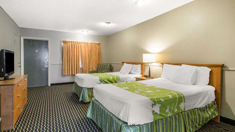 <b>Rodeway Inn & Suites Winter Haven Room</b>. Images powered by <a href="https://iceportal.shijigroup.com/" title="IcePortal" target="_blank">IcePortal</a>.