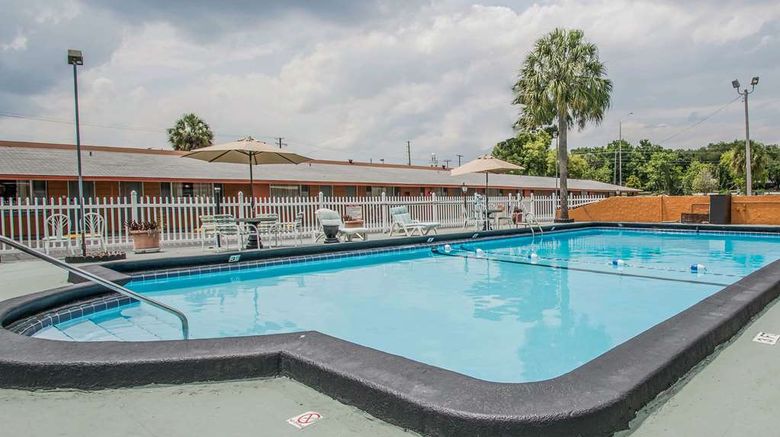 <b>Rodeway Inn & Suites Winter Haven Pool</b>. Images powered by <a href="https://iceportal.shijigroup.com/" title="IcePortal" target="_blank">IcePortal</a>.