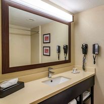 Comfort Inn & Suites Six Flags