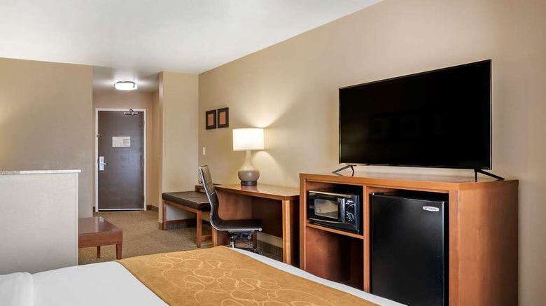 <b>Comfort Suites Suite</b>. Images powered by <a href="https://iceportal.shijigroup.com/" title="IcePortal" target="_blank">IcePortal</a>.