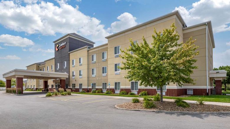 <b>Comfort Suites Exterior</b>. Images powered by <a href="https://iceportal.shijigroup.com/" title="IcePortal" target="_blank">IcePortal</a>.