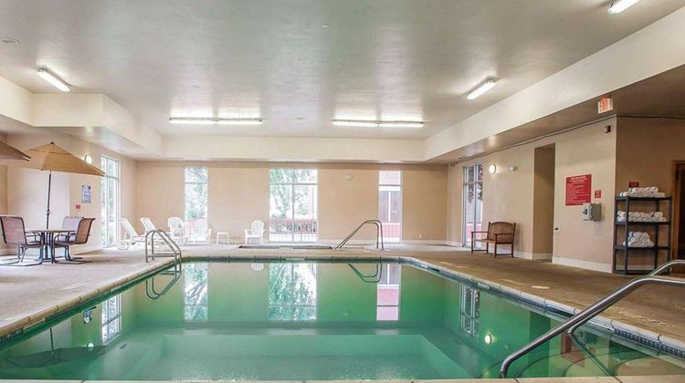 Quality Inn Pool