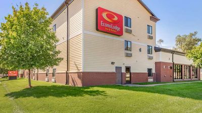 Econo Lodge Inn & Suites