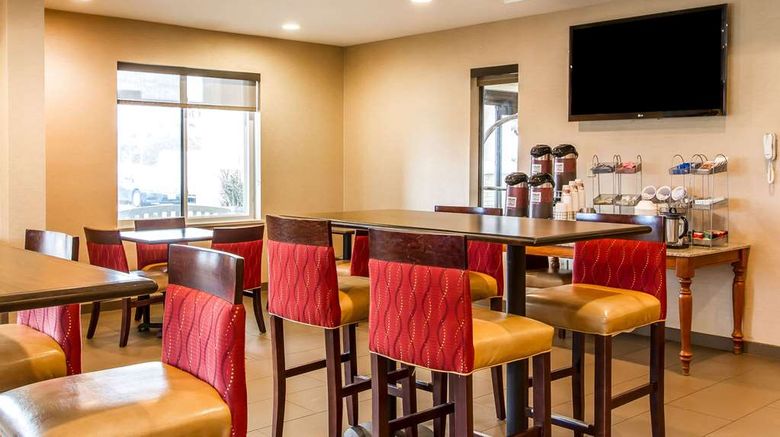 <b>Comfort Suites Restaurant</b>. Images powered by <a href="https://iceportal.shijigroup.com/" title="IcePortal" target="_blank">IcePortal</a>.