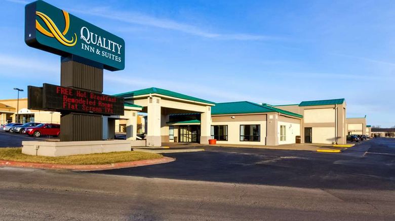 <b>Quality Inn & Suites, Moline Exterior</b>. Images powered by <a href="https://iceportal.shijigroup.com/" title="IcePortal" target="_blank">IcePortal</a>.
